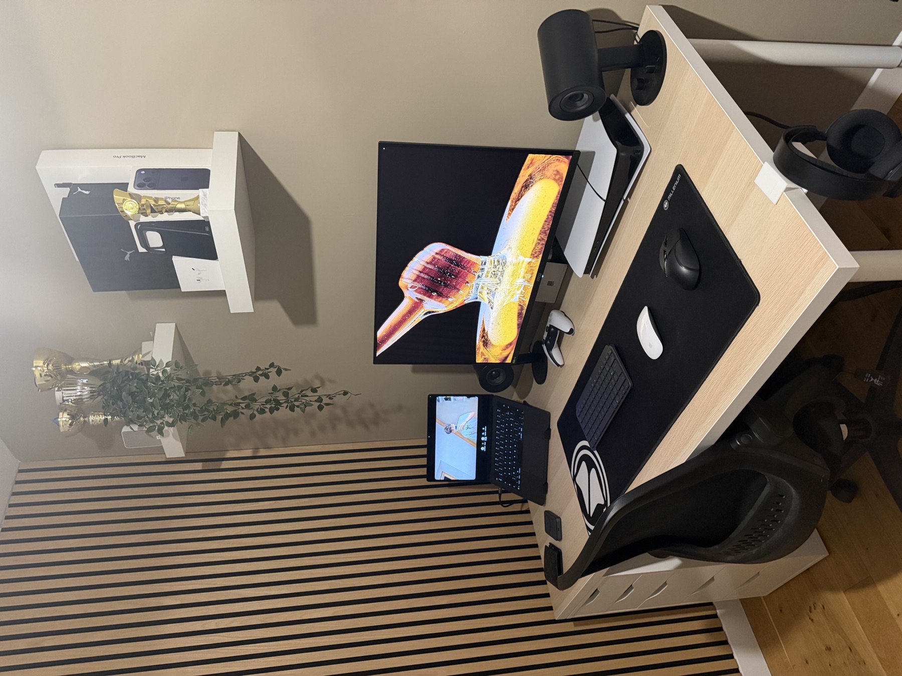 Bureau complet avec écran et périphériques